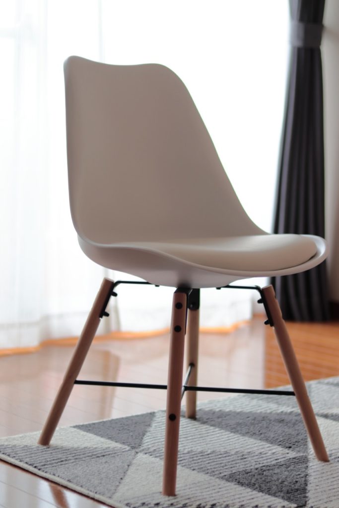 ニトリ×ミッドセンチュリー風な椅子がお値段以上 – オガワダン.com