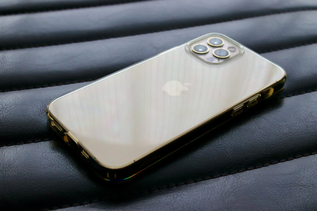 iPhone 12 ProにおすすめのSpigenクリアケースを半年使った感想