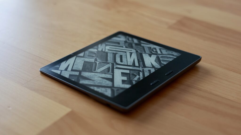 Kindle PaperwhiteではなくKindle Oasisを購入すべき決定的な2つの理由